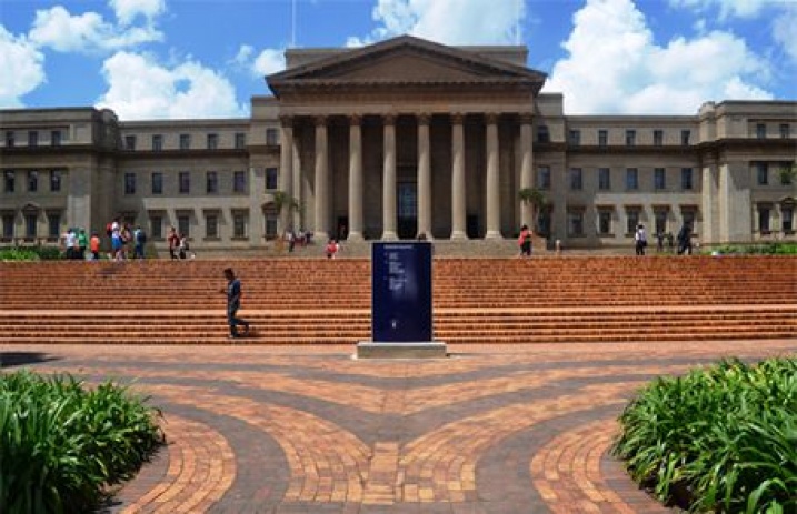 university wits The pre-shakespearean dramatists are known as the ‘university wits’they are so called as nearly all of them were closely associated with oxford and cambridge university. university wits The pre-shakespearean dramatists are known as the ‘university wits’they are so called as nearly all of them were closely associated with oxford and cambridge university.