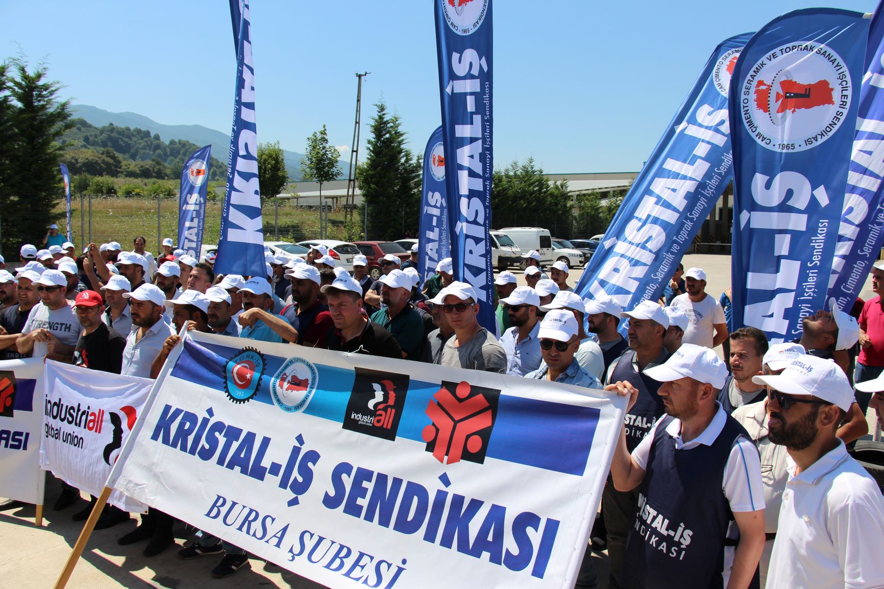 Turkish Glassworkers On Strike Over Long Standing Union Busting