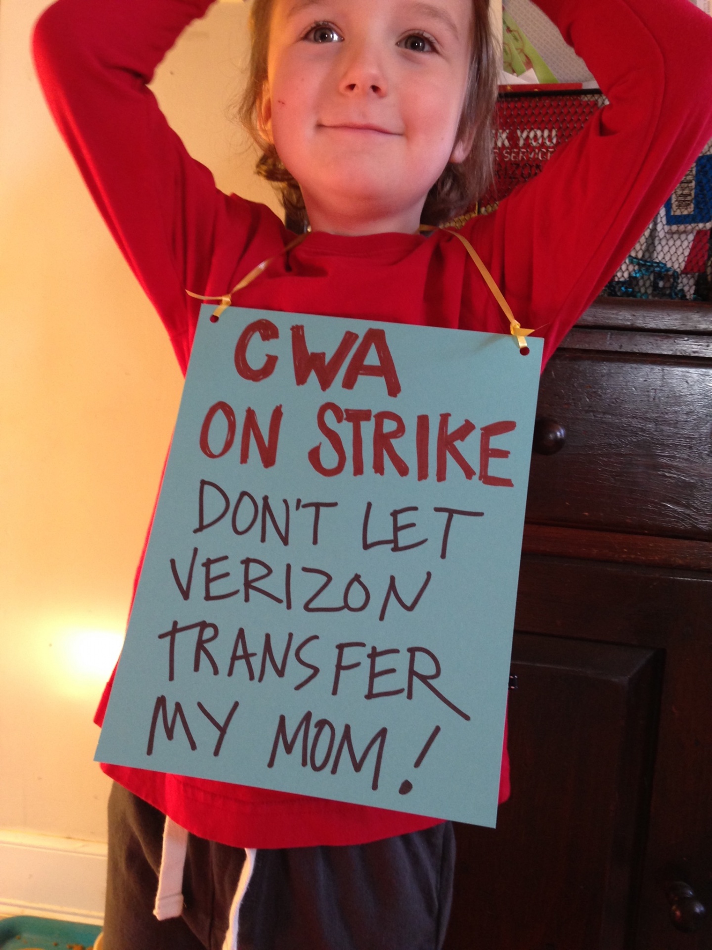 IndustriALL in solidarity with 40,000 striking Verizon workers
