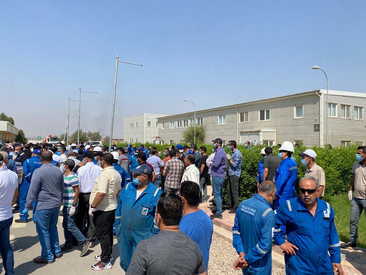 Iraq: protest at Basra Gas Company/Shell over non-payment of salaries ...