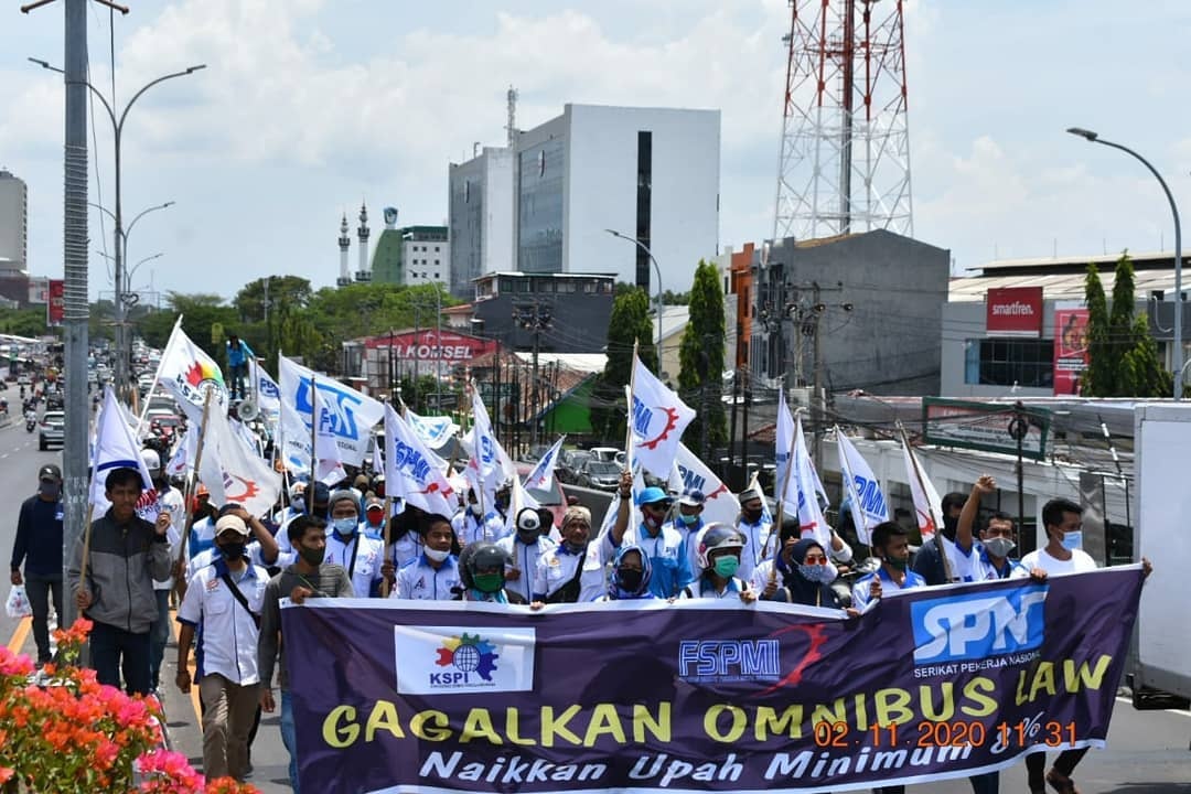 Serikat pekerja Indonesia menolak peraturan darurat menggantikan omnibus law