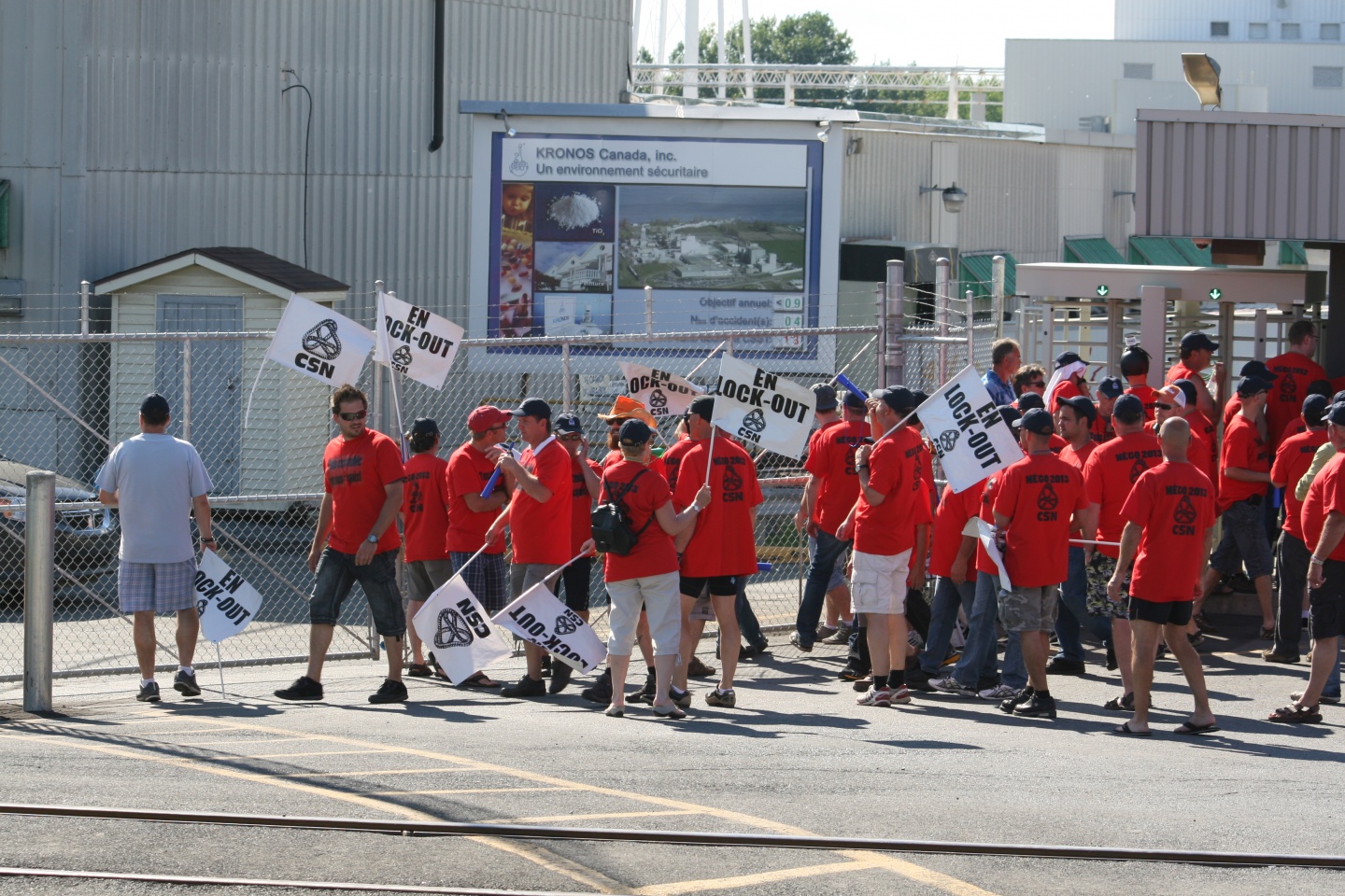 Workers denounce illegal lockout at Kronos in Canada IndustriALL
