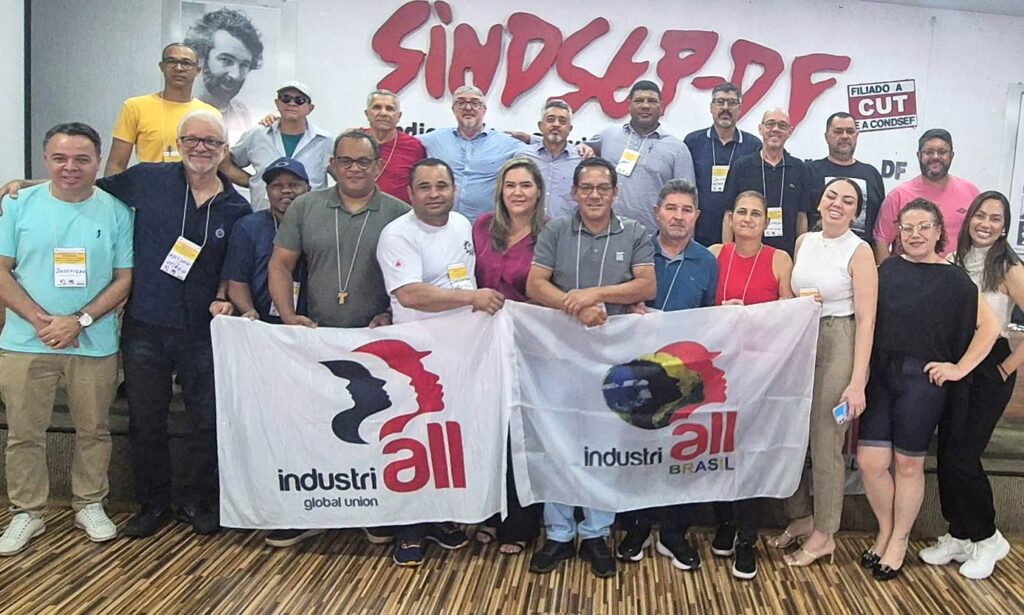 Todos en el seminario sobre minería en Brasil SASK