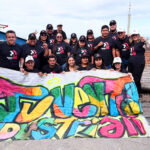 El Comité regional de jóvenes de IndustriALL de América Latina y el Caribe con pancarta de la juventud de IndustriALL en Montevideo