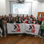 Participantes del Seminario Sectorial de Movilidad del Proyecto SASK – Industria y trabajo decente: una agenda sindical para la transición justa posan al finalizar el encuentro, organizado por IndustriALL Global Union y SASK para fortalecer la acción sindical frente a los desafíos de la transición justa en el sector de la movilidad en Brasil.