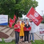 Miembros de Unifor en huelga en la planta de Saint-Gobain en Plattsville, Canadá. Foto: Unifor