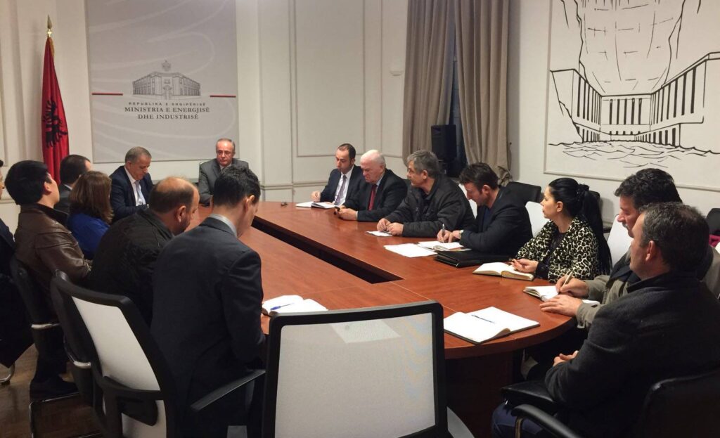 Company and union representatives signing the agreement on 8 February