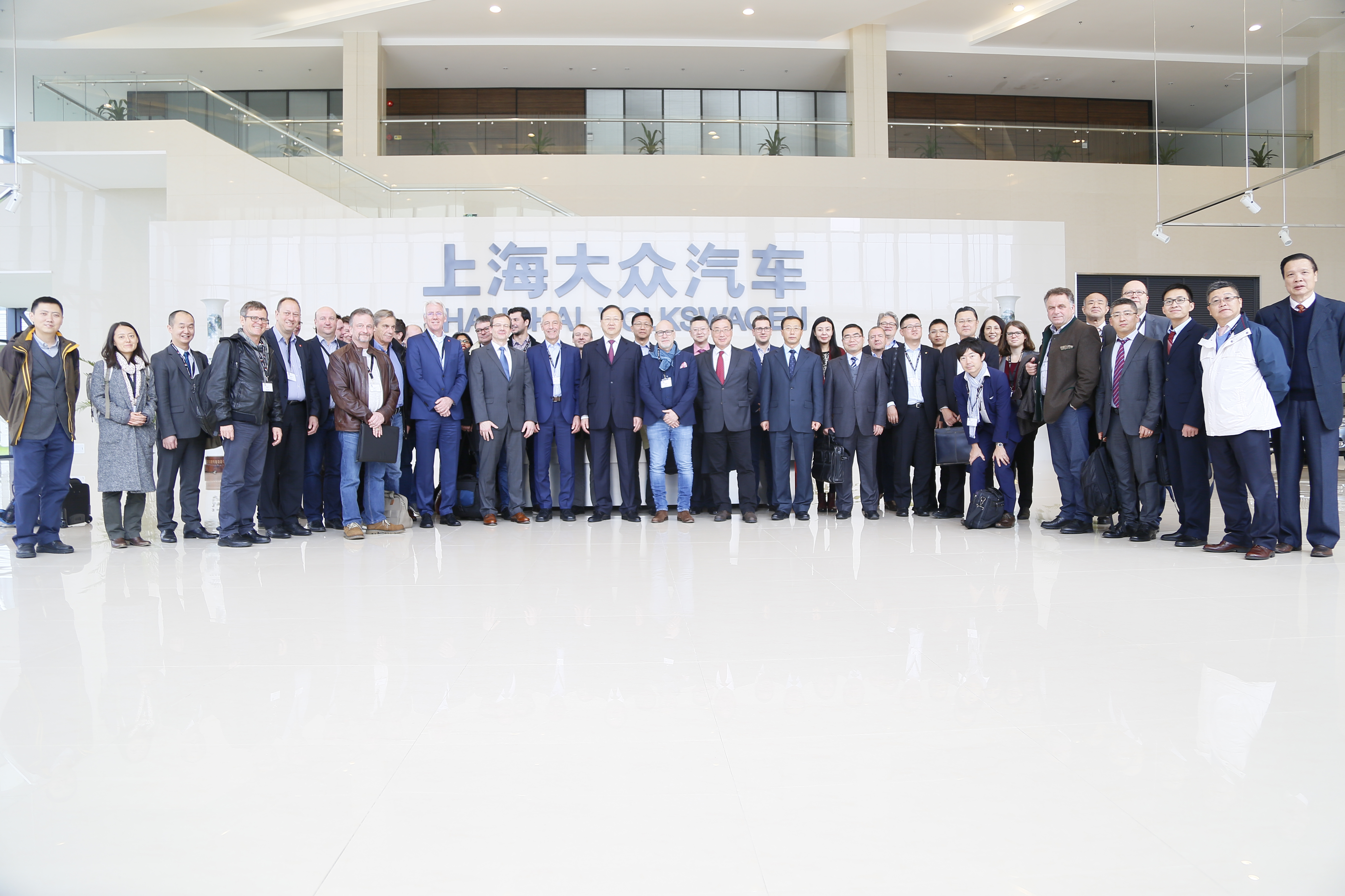 Des dirigeants syndicaux du secteur de l'automobile rencontrent leurs homologues chinois aux réunions d'IndustriALL. 