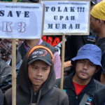 Участники протеста требуют повышения минимальной заработной платы на 2016 год и улучшения трудового законодательства.