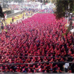 Тысячи рабочих вышли на улицы Джакарты. 