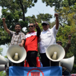 Участники протеста требуют повышения минимальной заработной платы на 2016 год и улучшения трудового законодательства.