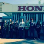 Les observateurs empêchés d'entrer dans l'usine. 