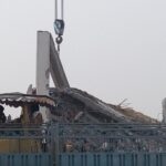 Plus de 20 personnes sont décédées dans l’effondrement de l’usine de Lahore et jusqu’à 150 travailleurs pourraient encore être piégés dans les décombres.