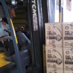 Des travailleurs de l’usine de lubrifiants de Shell Pakistan de Karachi. 