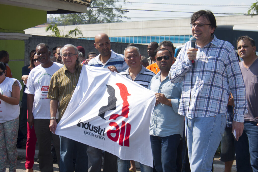 Kemal Özkan, IndustriALL ASG, speaks to union affiliates from CNQ-CUT in Sao Paolo, Brazil. 