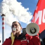 ©UNIA – Представители Blaise Carron UNIA обращаются к работникам Tamoil 