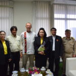 Представители IndustriALL и тайских профсоюзов с сотрудниками Министерства труда.