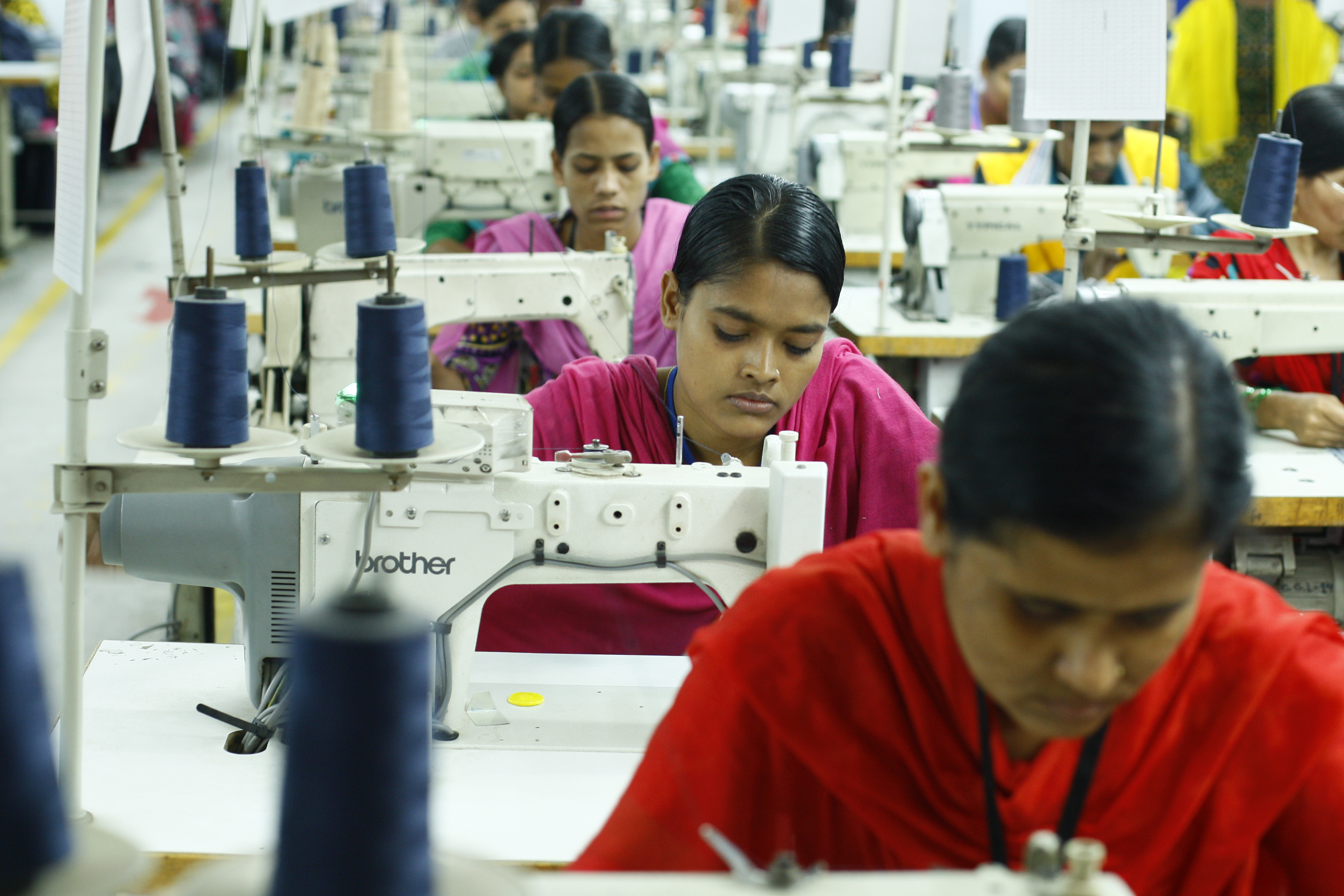 Pour les syndicats mondiaux, on ne fait pas assez pour protéger les droits des travailleurs de l'habillement au Bangladesh 