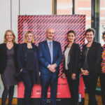 La Directrice politique d’IndustriALL Jenny Holdcroft, deuxième en partant de la gauche, lors du Fashion Question Time