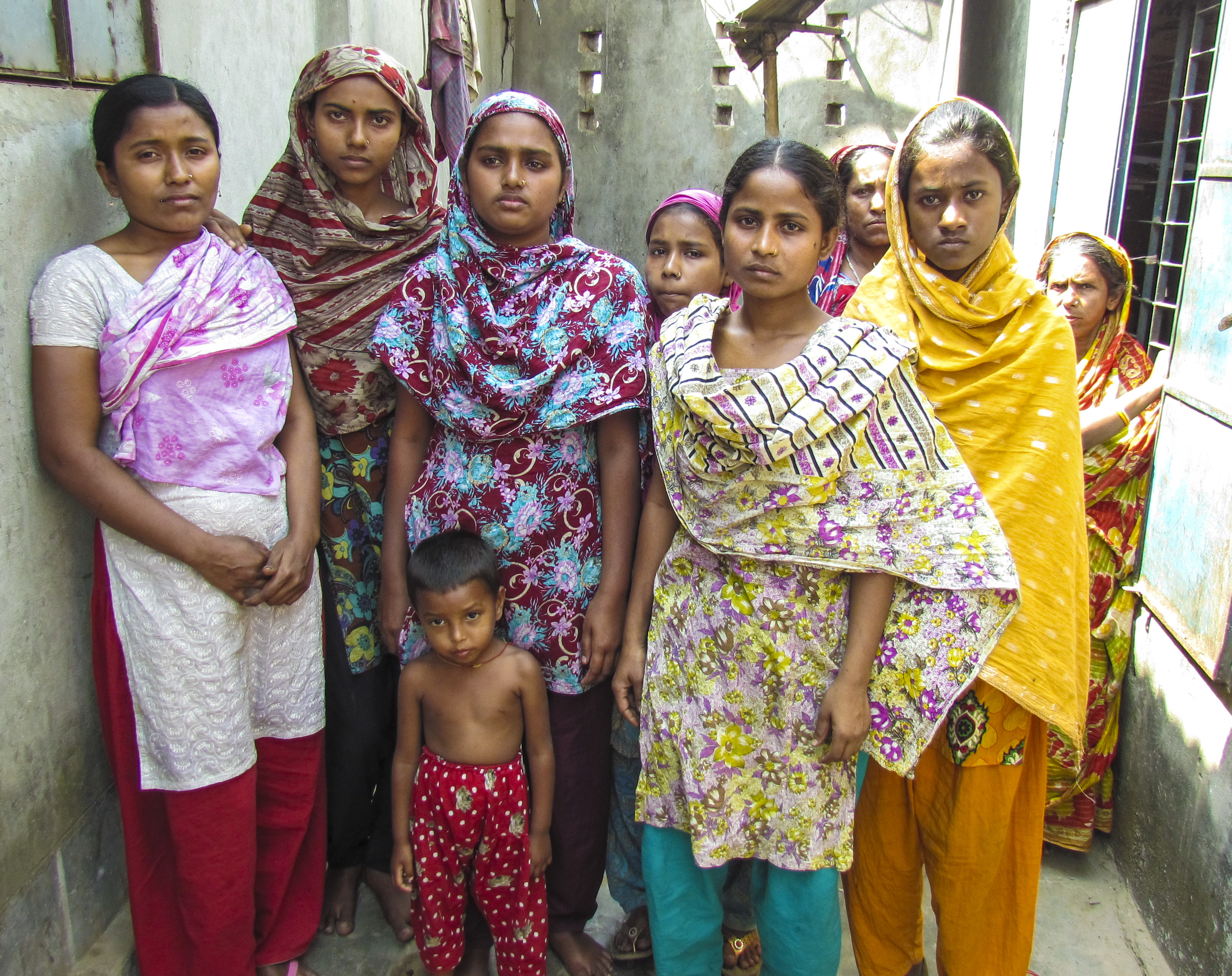 Anciens travailleurs de l’usine Tazreen Fashion, située à Ashulia, au Bangladesh