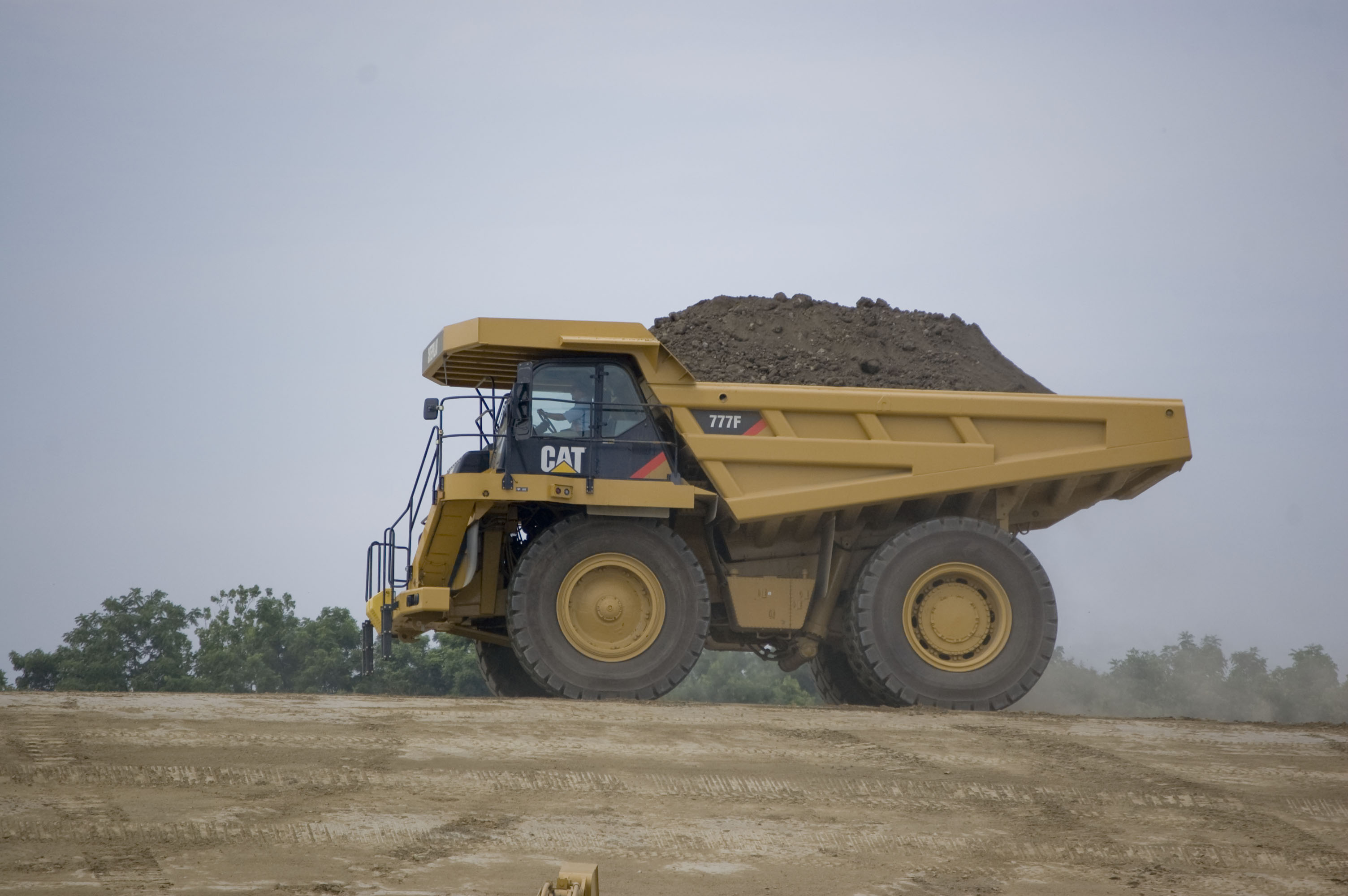 Un tombereau de chantier 777 de Caterpillar. Photo : Shaun Greiner / Wikimedia Commons 