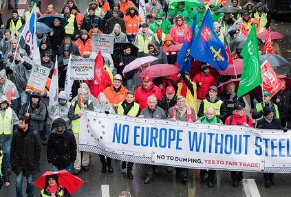 Des sidérurgistes venus de partout en Europe sont descendus sur Bruxelles pour la manifestation du 9 novembre