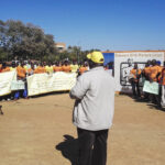 Члены BMWU собрались у здания правительства в Габороне, 6 июля 2016 г.