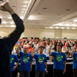 Делегаты съезда надели красные повязки в поддержку корейских профсоюзов, права которых подвергаются серьезным нападкам.