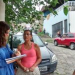 Работница в Бразилии отвечает на вопросы.