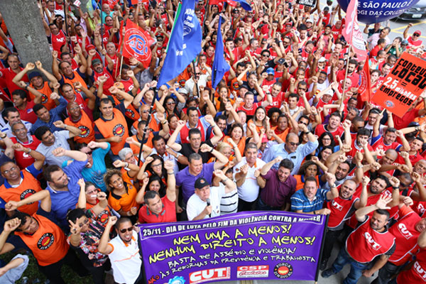 Профсоюзы из разных профцентров организовали акции протеста и выступили в защиту своих прав.