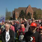 В Дуйсбурге, где расположены крупнейшие сталелитейные заводы ThyssenKrupp, на массовую акцию вышли 16000 сталелитейщиков, чтобы выразить поддержку сильной сталелитейной промышленности Европы и Германии и показать, что они не допустят деиндустриализации Европы, 11 апреля 2016 года