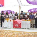 На церемонии закладки камня, приуроченной к десятой годовщине профсоюза работников утилизации судов, присутствовали более 800 человек.