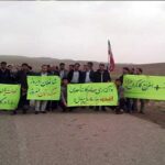 “Мы получаем рак, а еще и плети”. Акция протеста иранских рабочих. Фото: gozareshgar.com