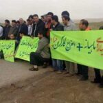 “Мы получаем рак, а еще и плети”. Акция протеста иранских рабочих. Фото: gozareshgar.com