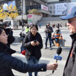 Valter Sanches, IndustriALL general secretary and other members of a global solidarity mission marching through the streets with one million Koreans in the People’s Mass Mobilization organized by unions and broader civil society