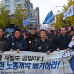 Valter Sanches, IndustriALL general secretary and other members of a global solidarity mission marching through the streets with one million Koreans in the People’s Mass Mobilization organized by unions and broader civil society