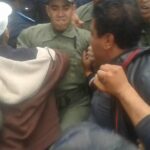 Полиция атакует протестующих рабочих