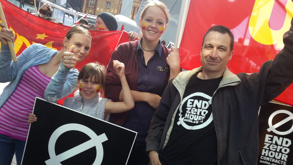 Militants de Unite manifestant contre les contrats zéro heure