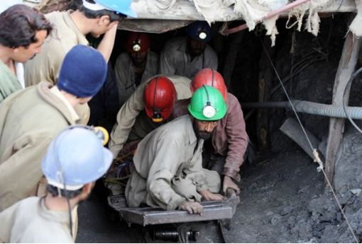 Десять шахтеров погибли и еще 27 остаются заблокированными в угольной шахте Аль-Хусаини в местечке Доли, провинция Оракзай, Пакистан.