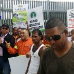 Trabajadores de SUTRABARRICK protestan en la puerta de la empresa