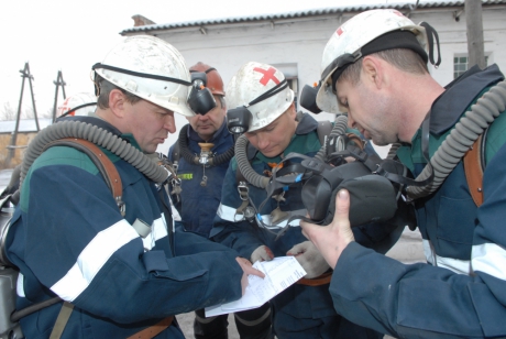 Operaciones de rescate en la mina de carbón de Severnaya. (Fotografía de EMERCOM de Rusia, www.mchs.gov.ru