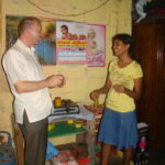 IndustriALL general secretary, Jyrki Raina, speaks to a Sri Lankan worker at her dormitory in a Free Trade Zone (February 2014).