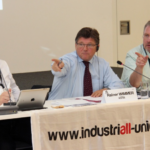 Председатель отраслевого сектора IndustriALL Райнер Уиммер (в центре) ведет дискуссию во время заседания по вопросам отрасли производства лифтов и эскалаторов в Вене, 2014 г. 