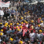 Тысячи людей вышли, чтобы продемонстрировать свою поддержку шахтерам.