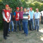 Члены DİSK/Tektsil проводят демонстрацию около фабрики Hyosung