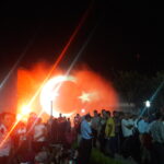 Участники протеста против переворота. Фото: Pivox / Викисклад