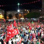 Участники акций протеста против переворота в Турции, район Багджылар, Стамбул, Турция. Фото: Морис Флезье / Викисклад