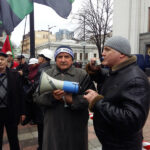 Des membres du Syndicat des Travailleurs des Mines de Charbon d’Ukraine ont formé un piquet devant le Parlement ukrainien ce 17 mars