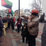 Des membres du Syndicat des Travailleurs des Mines de Charbon d’Ukraine ont formé un piquet devant le Parlement ukrainien ce 17 mars