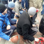 Des membres du Syndicat des Travailleurs des Mines de Charbon d’Ukraine ont formé un piquet devant le Parlement ukrainien ce 17 mars